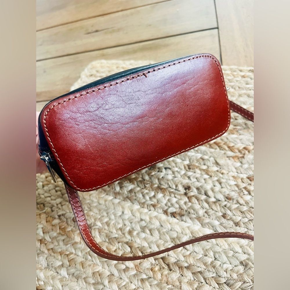 Vera Pelle Two-Tone Leather Crossbody Bag; Made in Italy - Picture 5 of 10